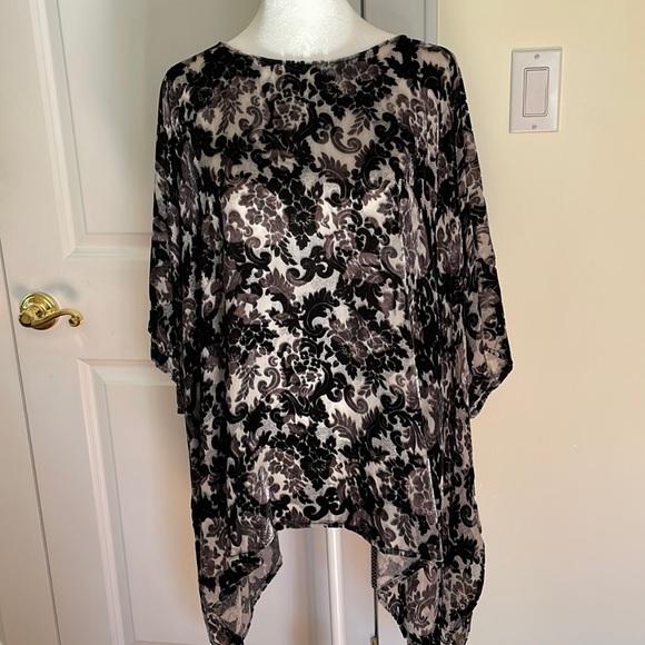 Velvet Burnout top. Oversized w/a beautiful drape. Loose short sleeves. OS EUC - Picture 4 of 4